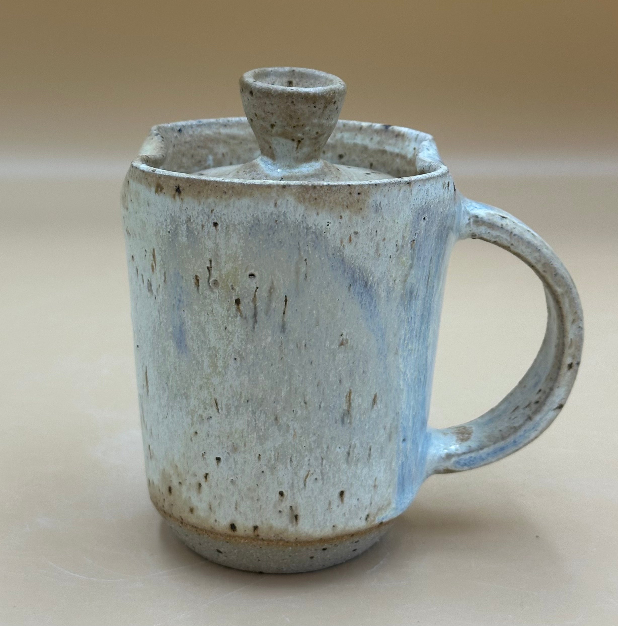Lille kaffekrus med drikkelåg h 9,5/11,5, ø8