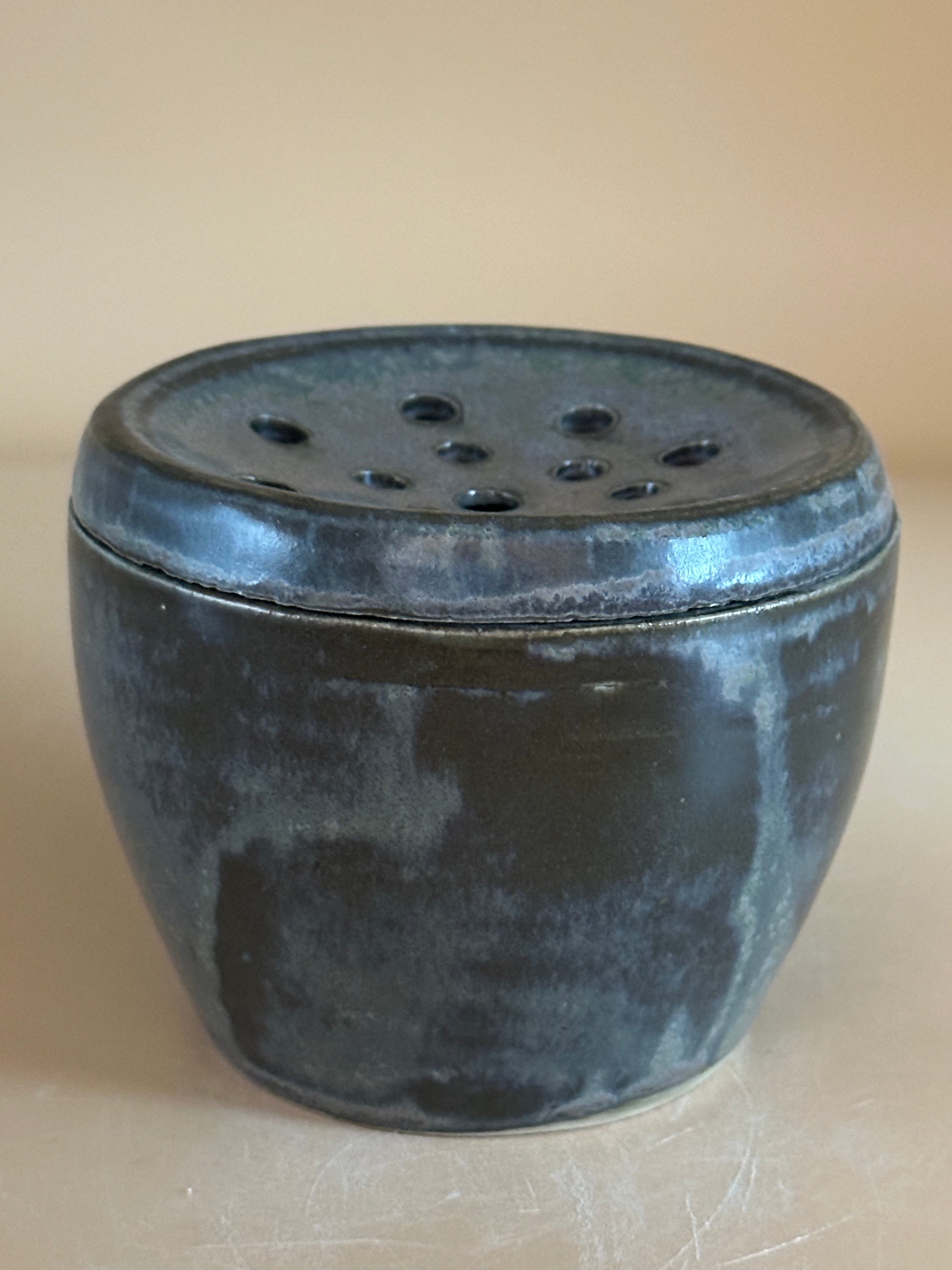 Vase med hullåg