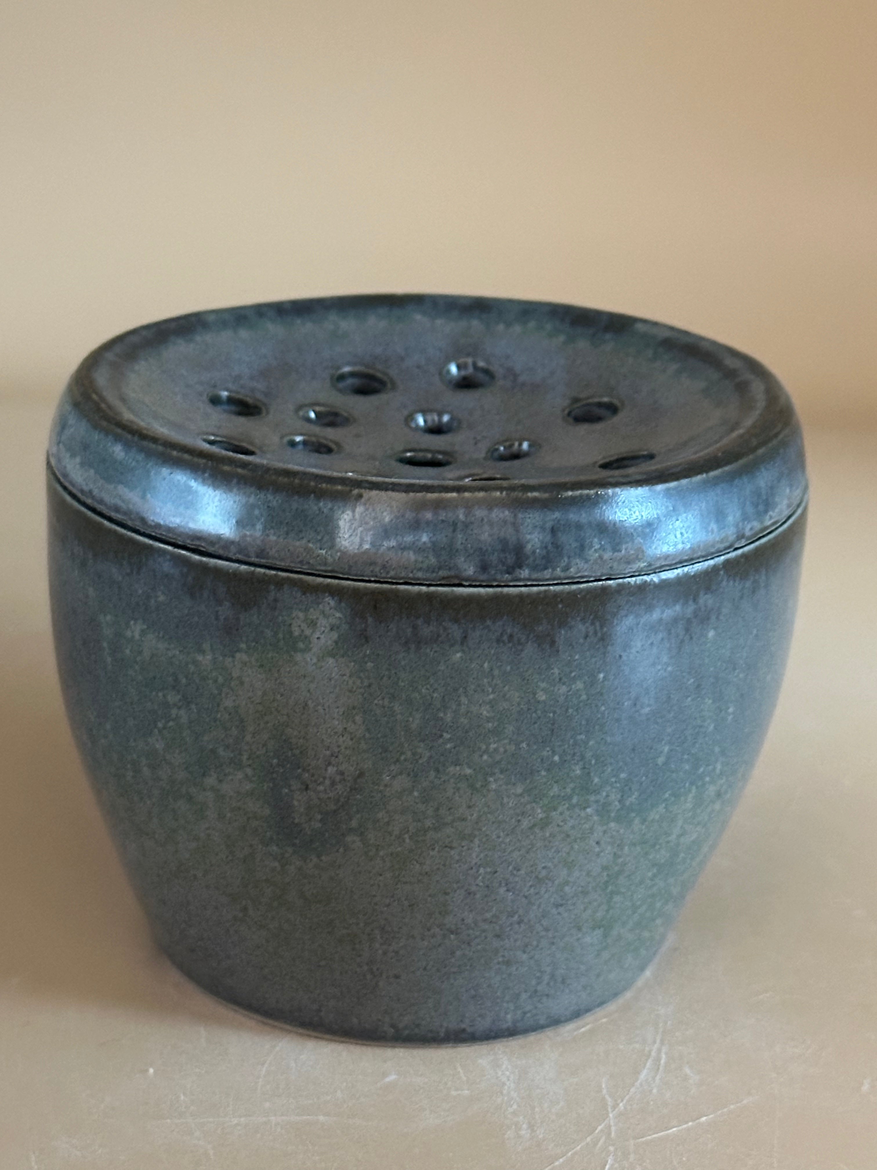 Vase med hullåg