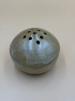 Indlæs billede til gallerivisning Hulvase med låg, h9 cm, sand
